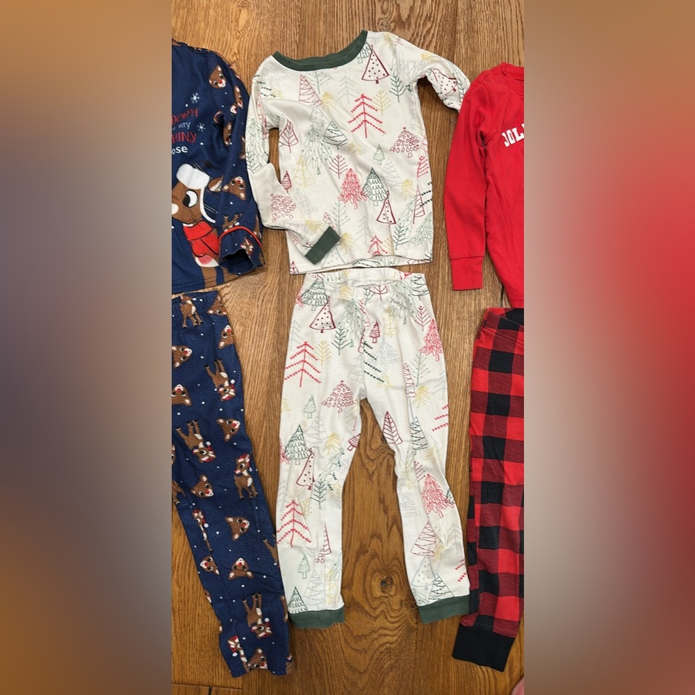 Kids Holiday Christmas Pajama Sets - 4 sets of all 5T - Picture 4 of 5